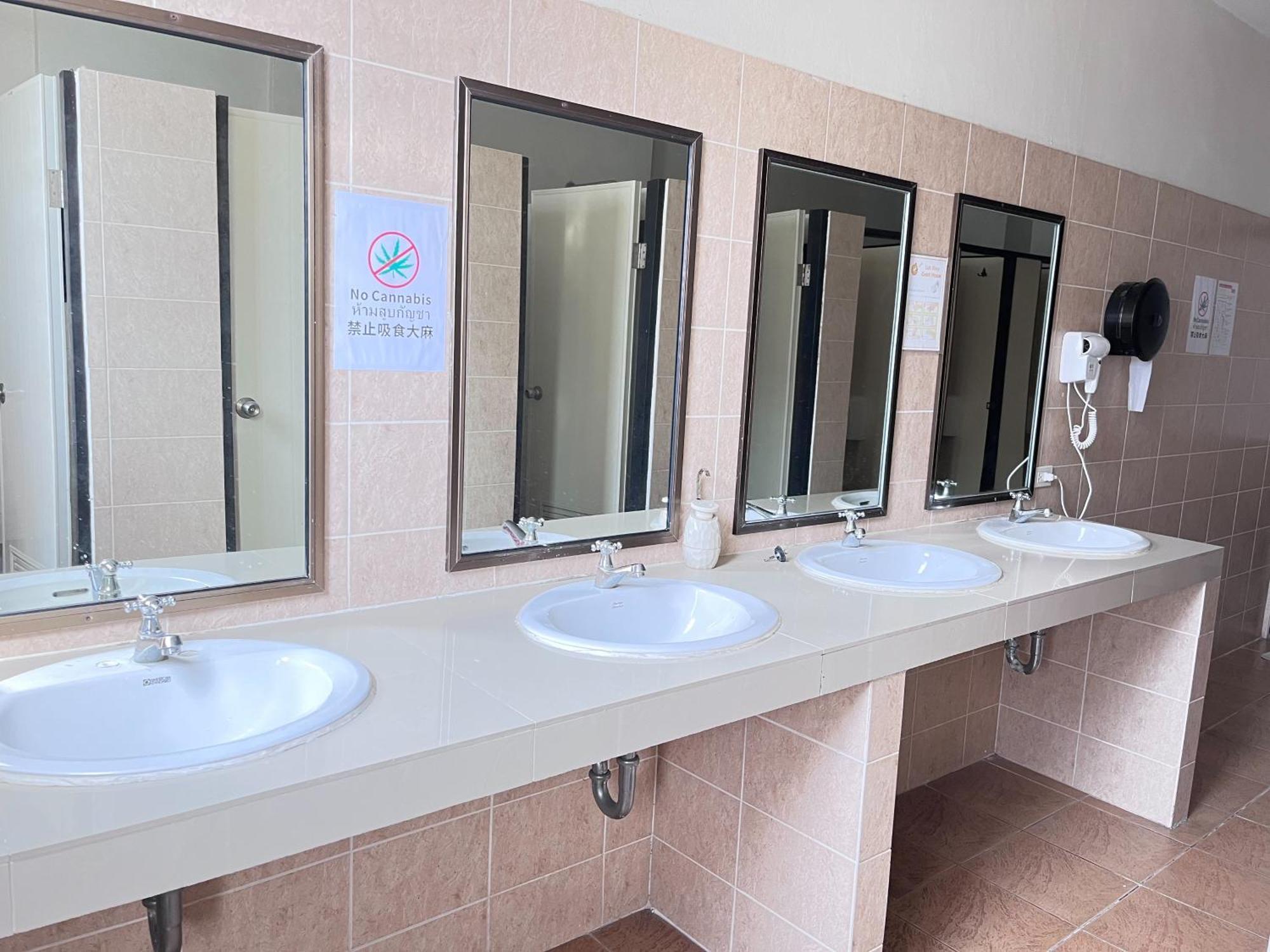 Lub Sbuy Hostel Phuket Buitenkant foto